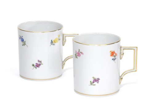 mug Flores Dispersas, borde de oro