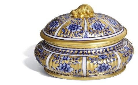 Olla con relieve en cruz y liebre, azul cobalto y oro, 21 cm 