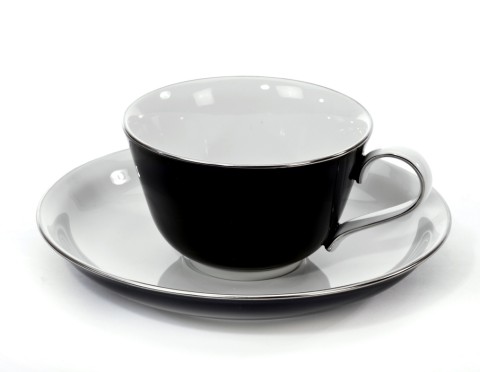 Taza de Té, vidriado negro con borde de platino